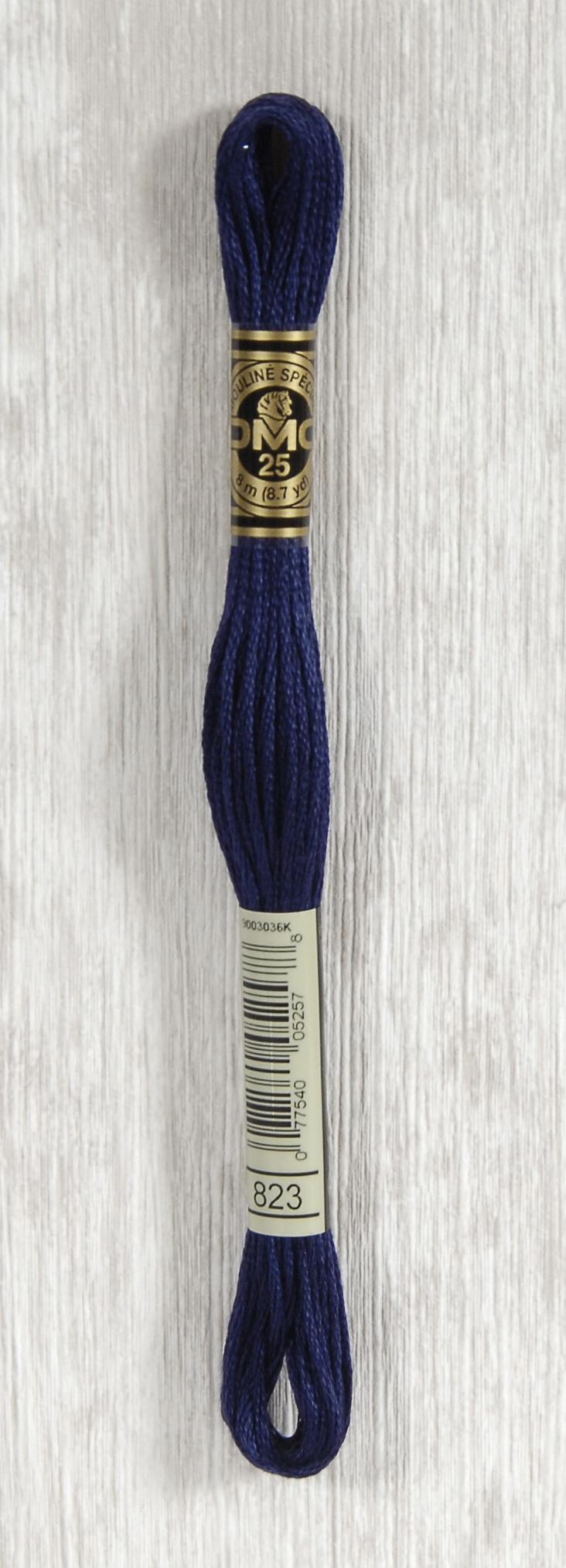 DMC Mouliné Spécial 25 Broderigarn - Farve 823 på tilbud!