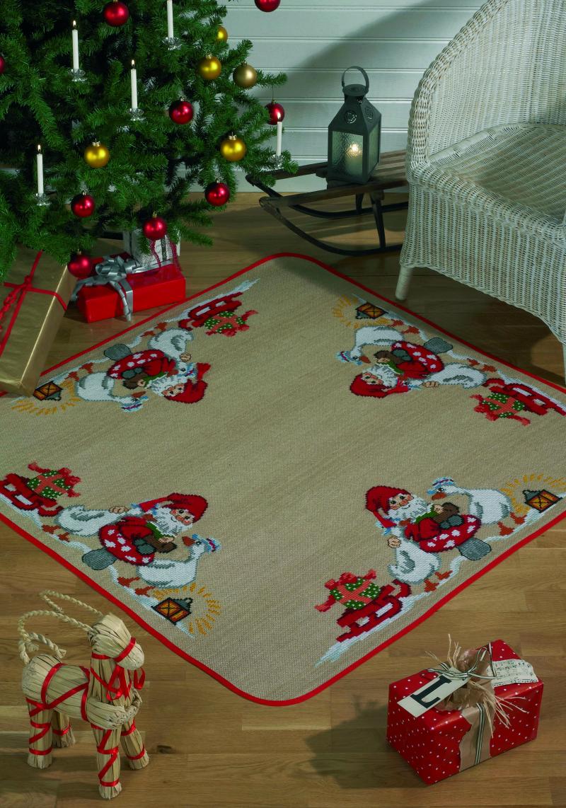 Juletræstæppe Kit med Nisser - Klassisk Design 126x126 cm