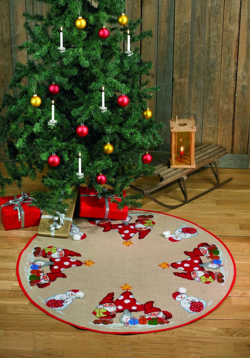 Juletræstæppe Kit med Dansende Nisser - 116 cm Ø