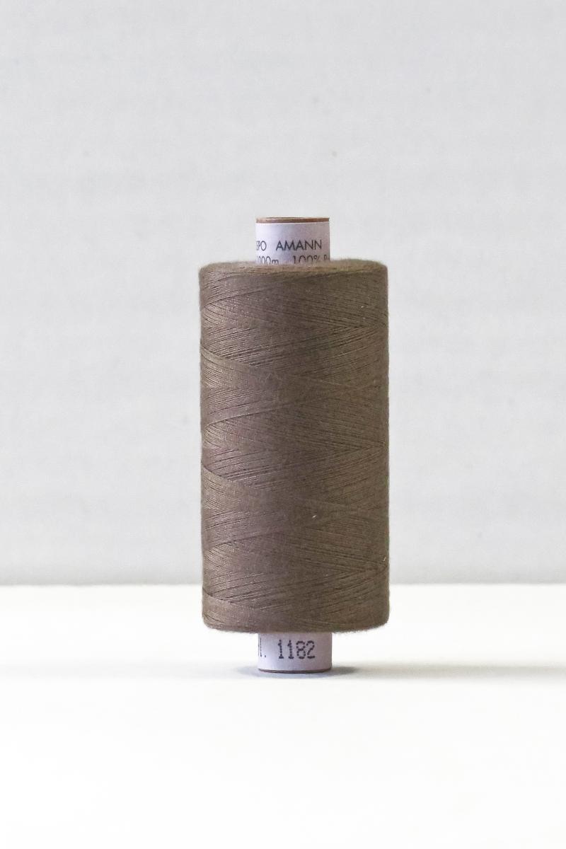 Amann Aspo Polyester Sytråd 1000 m - Fv 1182 på tilbud!