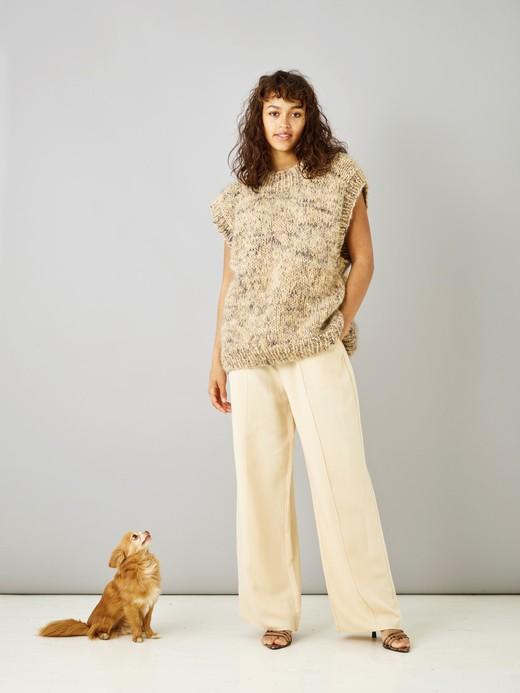 Bella Permin Strikkekit 893183 - Vest med Elsa & Esther