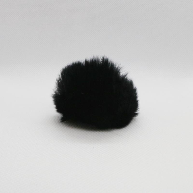 Pompon i sort kaninhår, 60 mm - perfekt dekoration!