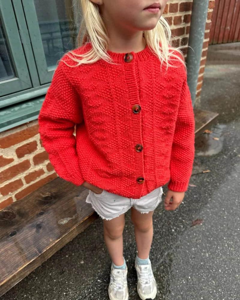 Little Esther Jakke - Strikkeopskrift fra Petiteknit