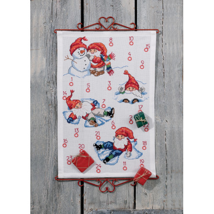 Permin Broderikit Aida Julekalender - Leg i Sneen 40x60 cm