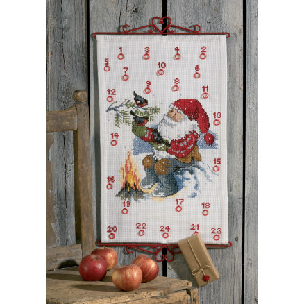 Permin Aida Broderikit Julekalender med Nisse ved Bål