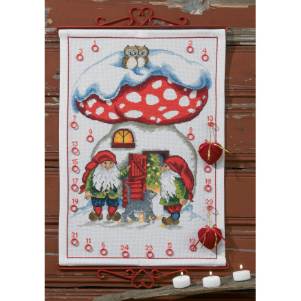Permin Aida Julekalender Broderikit med Nisser og Kat