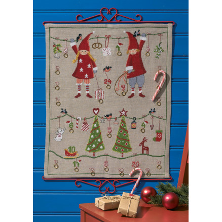 Moderne Nisse Julekalender Broderikit i Hør 48x58cm