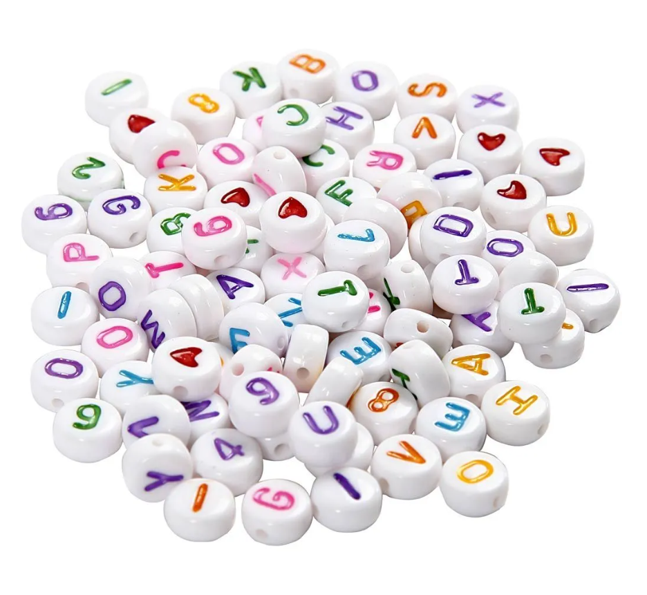 Runde bogstavperler, hvid med farvede bogstaver, 7 mm