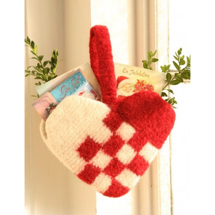 Julehjerte by DROPS Design - Filtet Julehjerte Julepynt Strikkeopskrift 20x26 cm