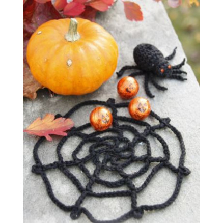 Webster by DROPS Design - Halloween Pynt Hækleopskrift Edderkop