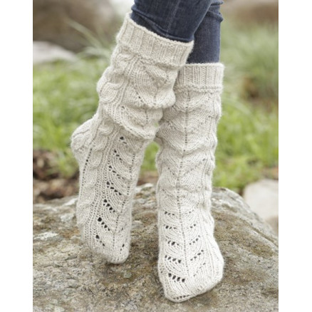 White Cables by DROPS Design - Sokker Strikkeopskrift str. 35/37 - 41/43