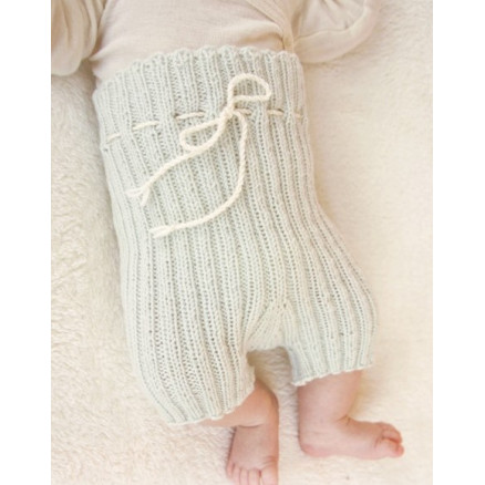 First Impression Shorts by DROPS Design - Baby shorts Strikkeopskrift str. Præmatur - 3/4 år