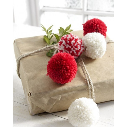 Wrap It Up! by DROPS Design - Pompon Kit 5 cm