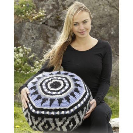 Inti by DROPS Design - Puf Hækleopskrift 48x18 cm