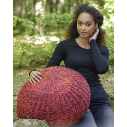 Pomodoro by DROPS Design - Puf Strikkeopskrift 142x45 cm