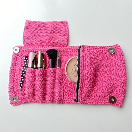Make-up Etui af Rito Krea - Etui Hækleopskrift 16cm