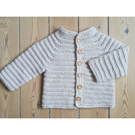 Oktober Jakken af Rito Krea - Baby Jakke Hækleopskrift str. 6 mdr - 4/5 år