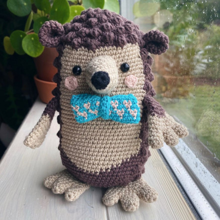Pelle Pindsvin af Rito Krea - Bamse Hækleopskrift 16cm