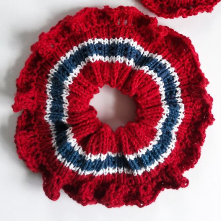 Scrunchie av Rito Krea - Scrunchie Strikkeopskrift 14,5cm