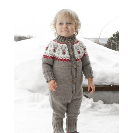 Run Run Rudolph by DROPS Design - Sparkedragt Strikkeopskrift str. 12 mdr-6 år