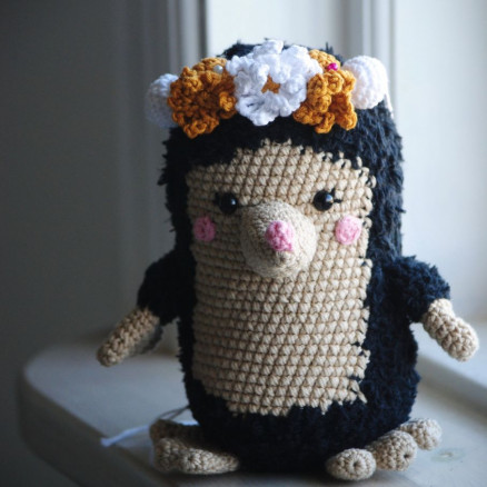 Molly Muldvarp af Rito Krea - Bamse Hækleopskrift 16cm