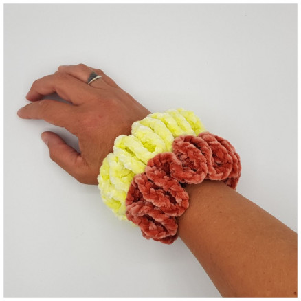 Ida's Scrunchie Velour af Rito Krea - Scrunchie Hækleopskrift