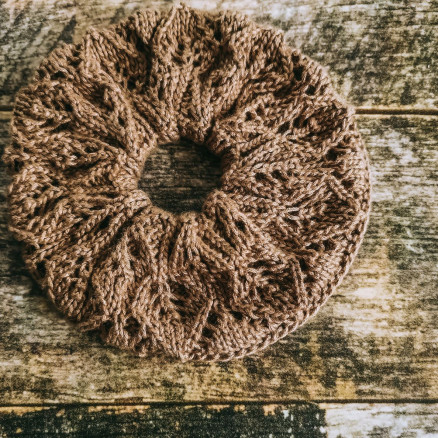 Scrunchie 1 af Rito Krea - Scrunchie Strikkeopskrift 15cm