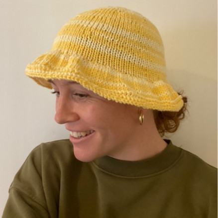Elins Bøllehat af Knit by Nees  -  Garnpakke til Elins Bøllehat Str. 0 år-Voksen