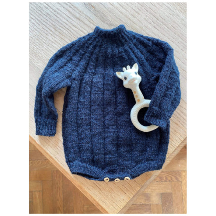 Sevenone Body af Knit by Nees  -  Garnpakke til Sevenone Body Str. 0 mdr - 2 år