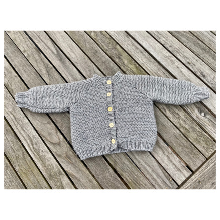 Startup Jakke af Knit by Nees  -  Garnpakke til Startup Jakke Str. 0 mdr -3 år
