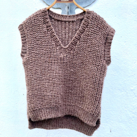 Annas Vest af Knit by Nees  -  Garnpakke til Annas Ves, Str. XS - XL