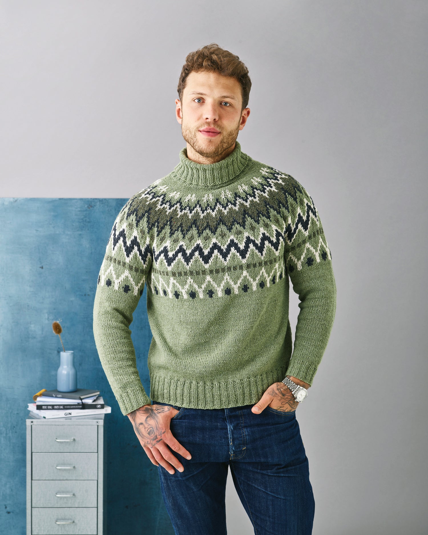 Herresweater med mønstret bærestykke (digital opskrift)