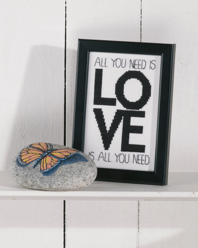 Broderi Kit - Love is all you need