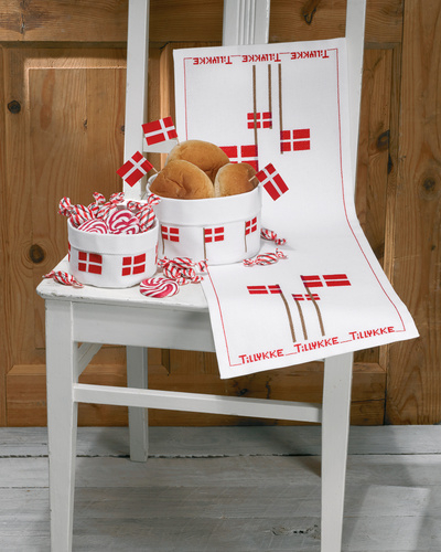 Broderi Kit - Lille Kurv Flag fra By Permin
