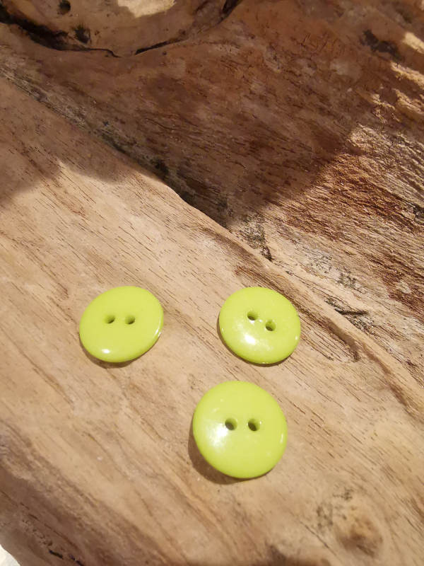 15 mm 2 huls knap i flere farver, Syren