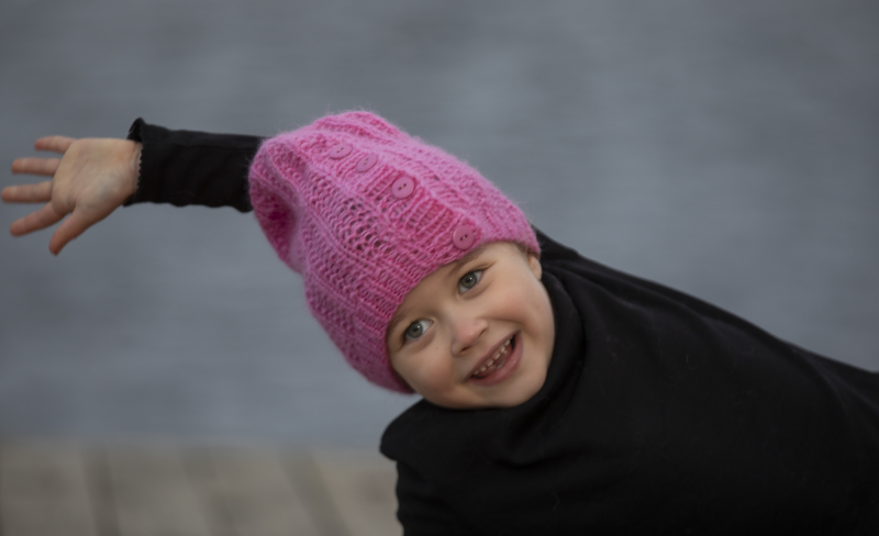 "Sørland" Hue med knapper - Viking Design 2034-5E- Kit - Barn + S-L - Viking Alpaca Bris, fra Viking