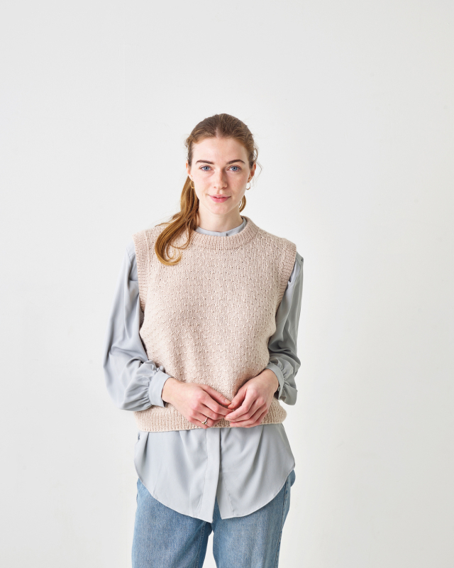 VEST MED STRUKTUR LEONORA (PDF 25KR)
