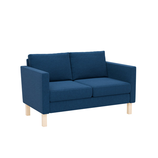 Stockholm 2-pers sofa med lige armlæn og ben i birketræ