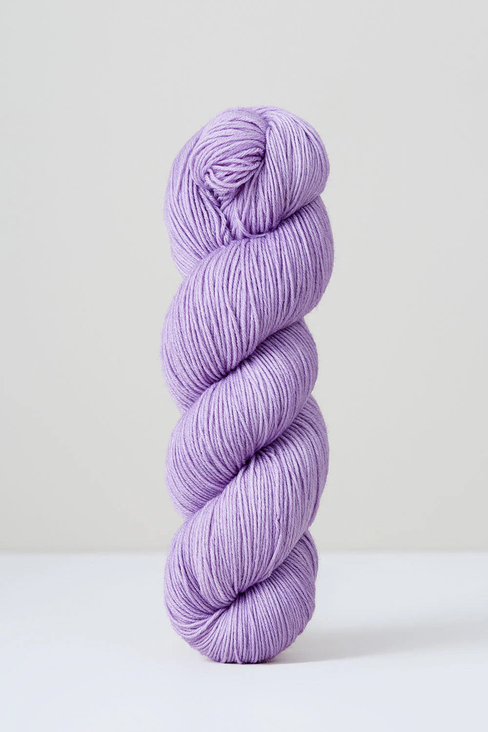 Urth Yarns, Harvest Fingering, plantefarvet merinould. - Blueberry (Lys Lilla)
