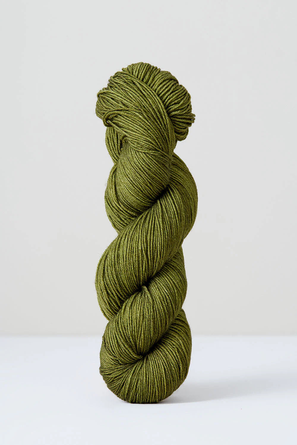 Urth Yarns, Harvest Fingering, plantefarvet merinould. - Grape Leaf (Grøn)