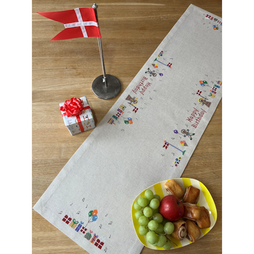 Pomp Stitch - Happy Birthday - fødselsdags løber